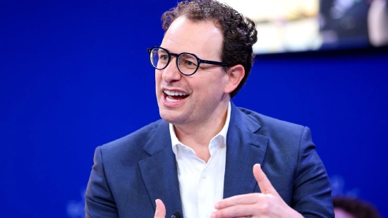 Anthropic更新Claude Cowork工具，旨在提升普通办公人员工作效率 新闻